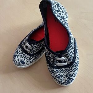 🌸 5/$20 - Size 7 - Canvas Sneakers - Worn Once